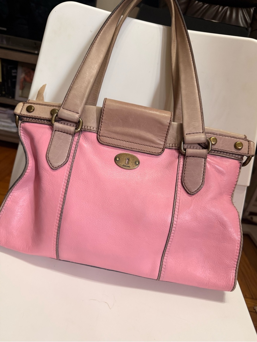 Fossil Pink Leather Shoulder Bag with Tan Accents and Key Charm - Picture 2 of 2